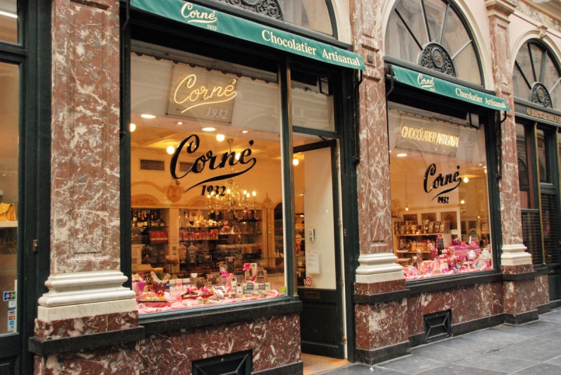 chocolaterie-ST VALLIER DE THIEY-min_chocolate_chocolaterie_shop_luxury_chic_gallery_brussels_belgium-558146